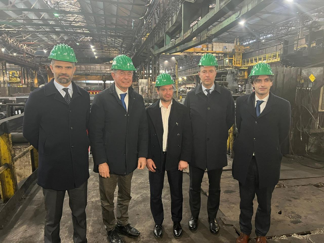 La delegazione in visita all'acciaieria Jsw Steel Italy di Piombino