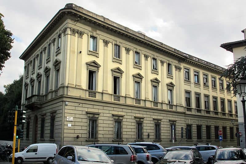 Palazzo Ruspoli, all'angolo tra viale Matteotti e via Gino Capponi a Firenze