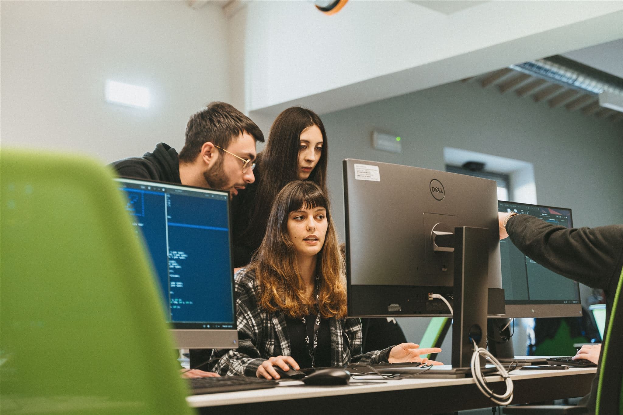 Studenti di 42 Firenze, la scuola di programmazione, che ha sede all’Innovation Center di Fondazione CR Firenze.